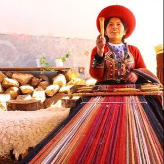 Weavers in Peru image